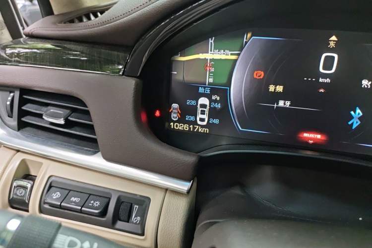 Used Cadillac XTS 2014 28T Platinum Edition Odometer Close Up