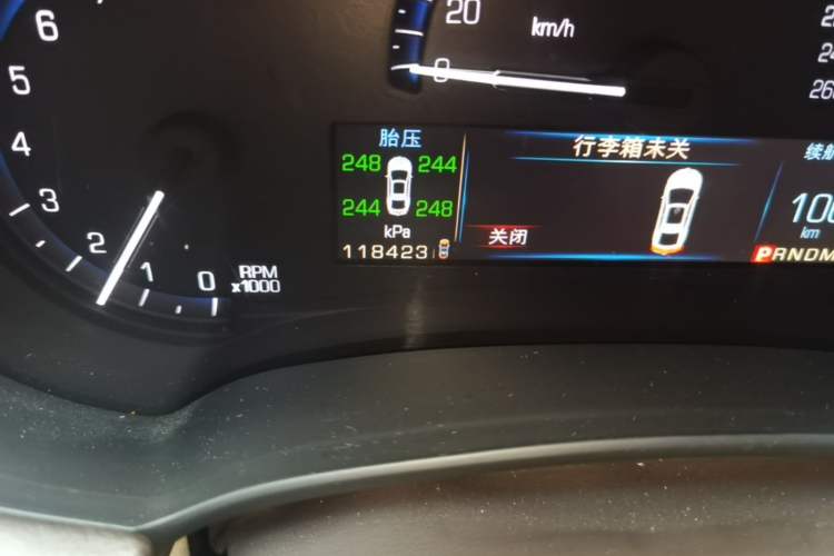 Used Cadillac XTS 2014 28T Comfort Version Odometer Close Up