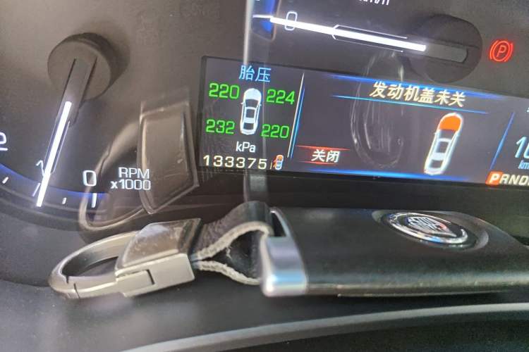Used Cadillac XTS 2014 28T Elite Edition Odometer Close Up