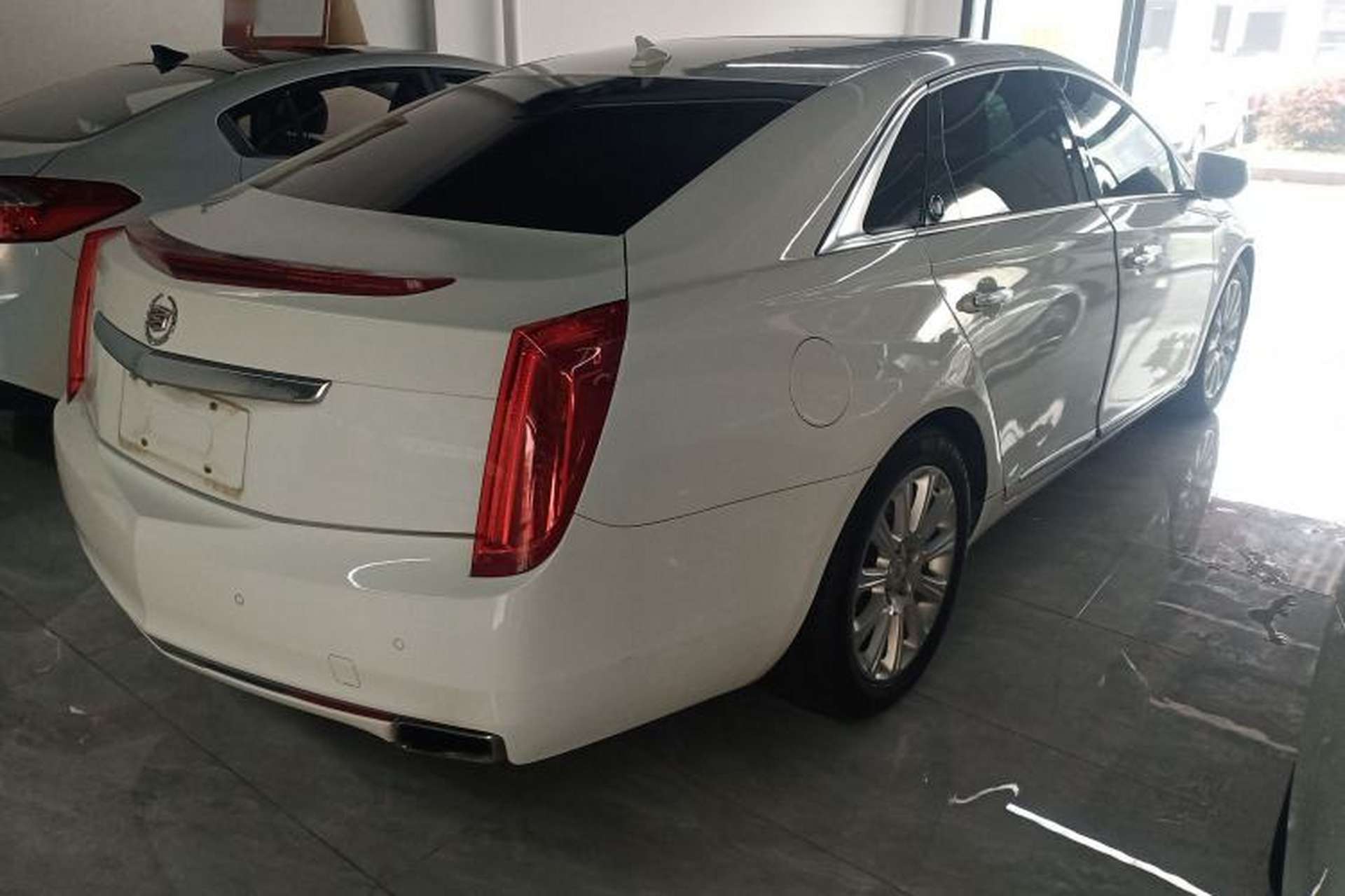 Used Cadillac XTS 2014 28T Comfort Version Rear Right 45 Deg