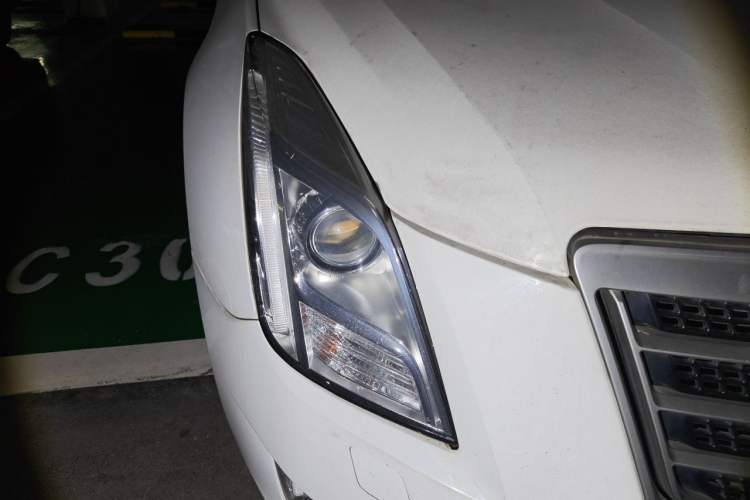 Used Cadillac XTS 2014 28T Luxury Model Right Front Headlight