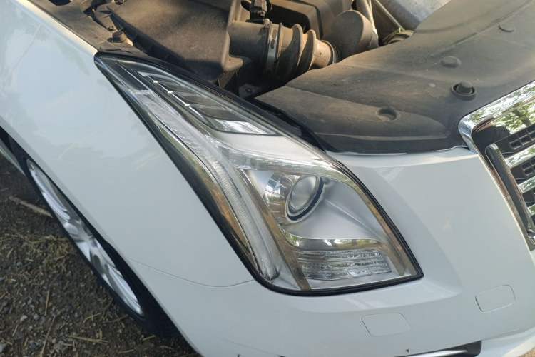 Used Cadillac XTS 2014 28T Comfort Version Right Front Headlight