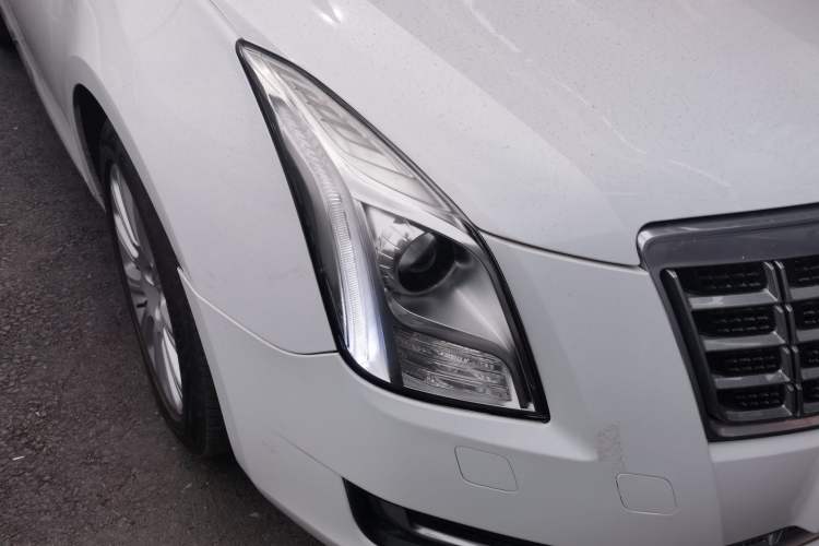 Used Cadillac XTS 2014 28T Comfort Version Right Front Headlight