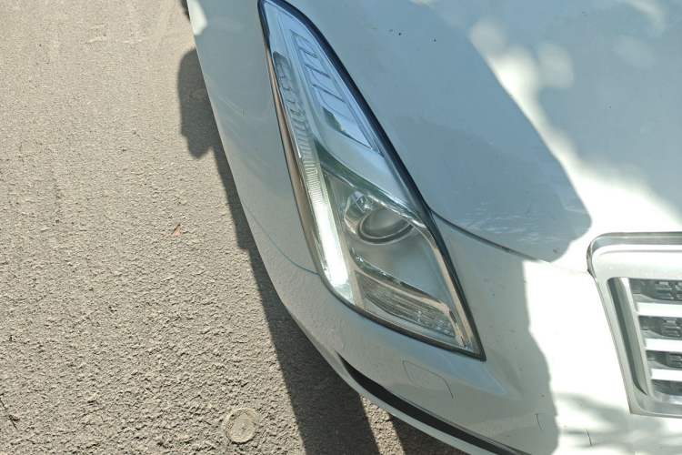 Used Cadillac XTS 2014 28T Comfort Version Right Front Headlight