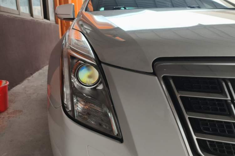 Used Cadillac XTS 2014 28T Comfort Version Right Front Headlight