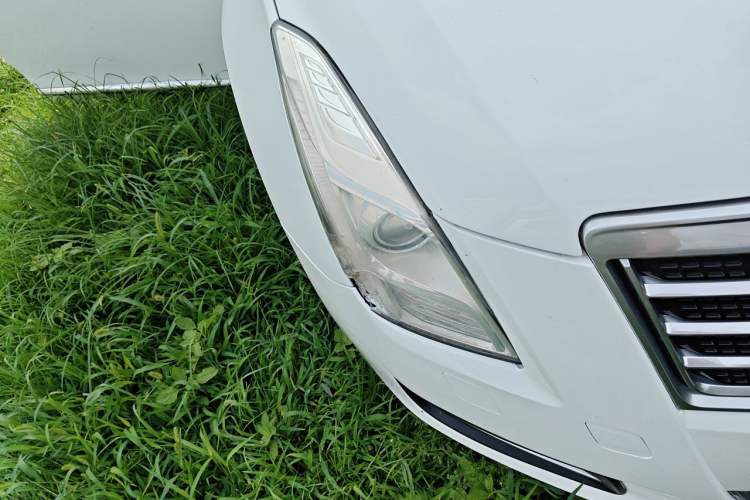Used Cadillac XTS 2014 28T Comfort Version Right Front Headlight