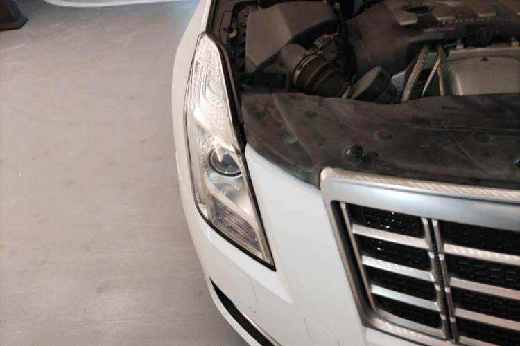 Used Cadillac XTS 2014 28T Comfort Version Right Front Headlight