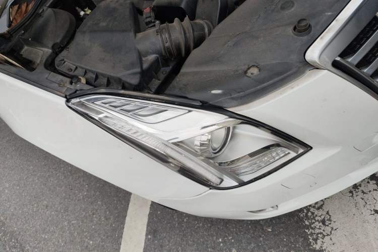 Used Cadillac XTS 2014 28T Luxury Model Right Front Headlight