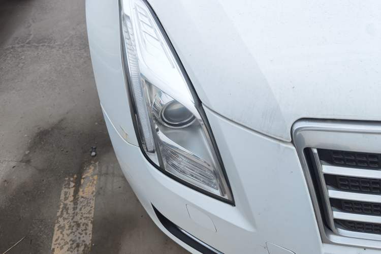 Used Cadillac XTS 2014 28T Comfort Version Right Front Headlight
