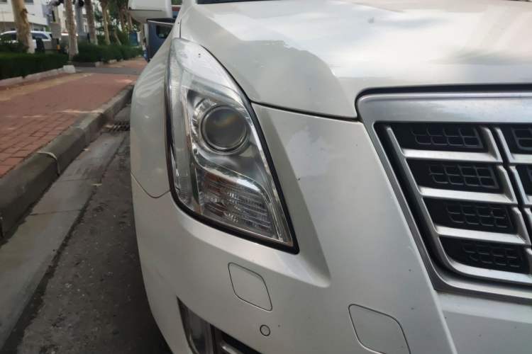 Used Cadillac XTS 2014 28T Luxury Model Right Front Headlight