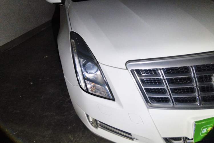 Used Cadillac XTS 2014 28T Comfort Version Right Front Headlight