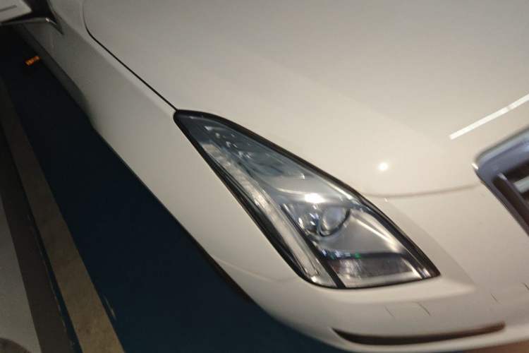 Used Cadillac XTS 2014 28T Comfort Version Right Front Headlight