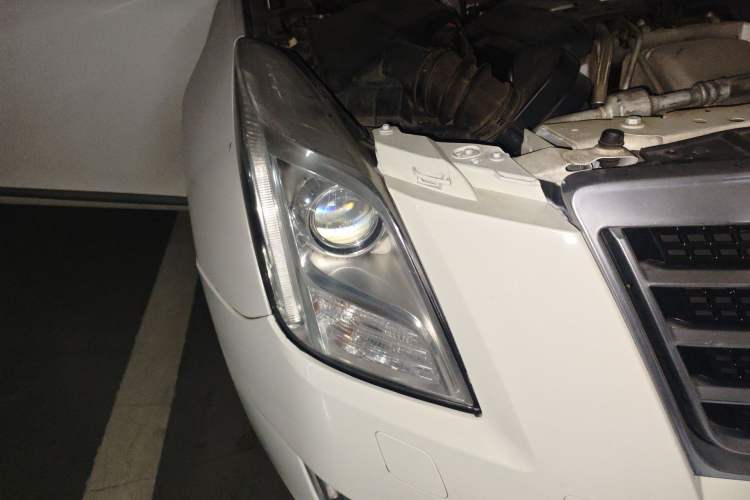 Used Cadillac XTS 2014 28T Elite Edition Right Front Headlight