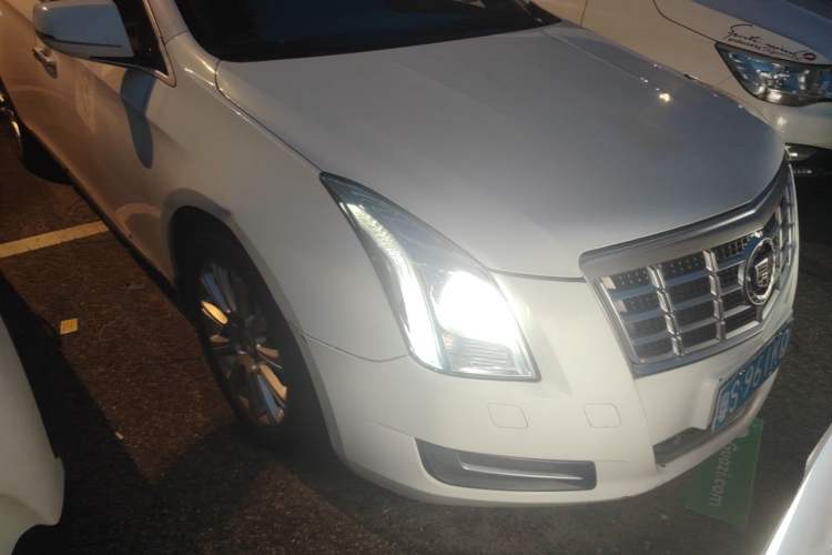 Used Cadillac XTS 2014 28T Comfort Version Right Front Headlight