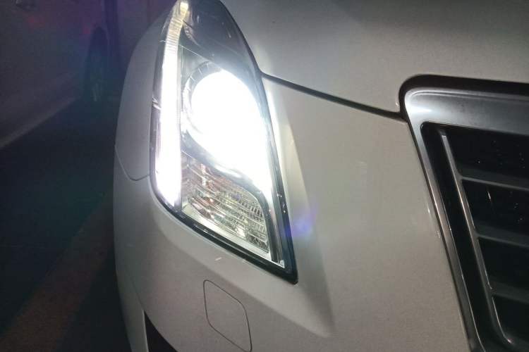 Used Cadillac XTS 2014 28T Comfort Version Right Front Headlight