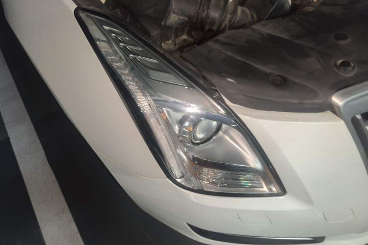 Used Cadillac XTS 2014 28T Comfort Version Right Front Headlight