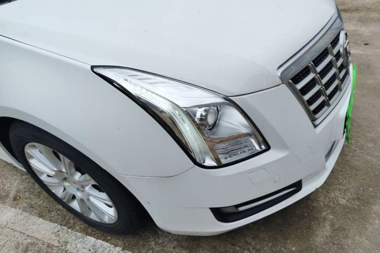 Used Cadillac XTS 2014 28T Comfort Version Right Front Headlight