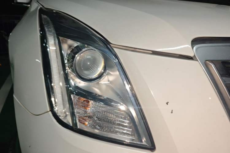 Used Cadillac XTS 2014 28T Luxury Model Right Front Headlight