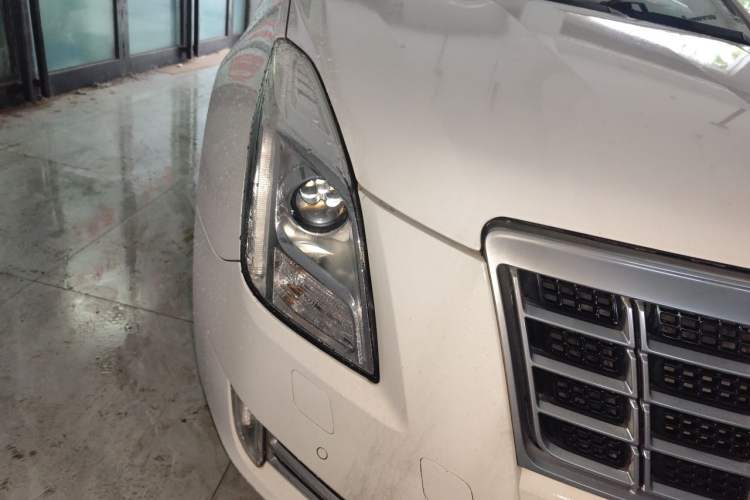Used Cadillac XTS 2014 28T Luxury Model Right Front Headlight
