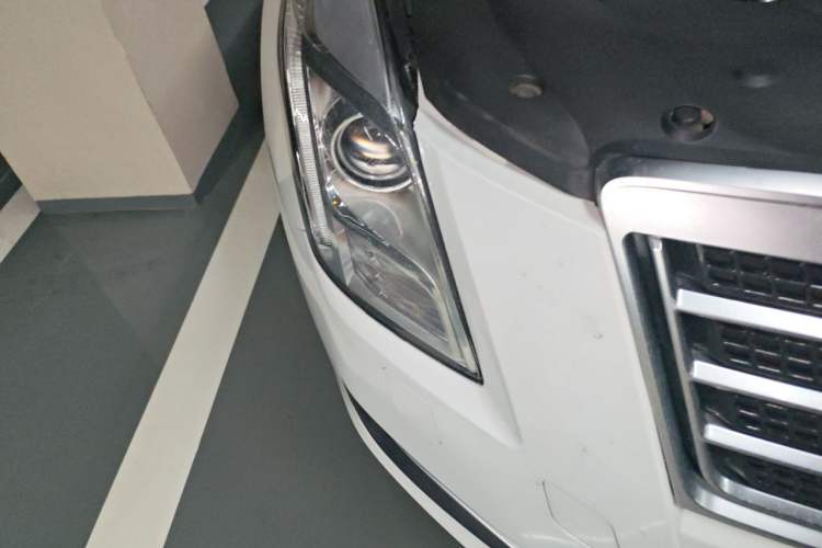 Used Cadillac XTS 2014 28T Comfort Version Right Front Headlight