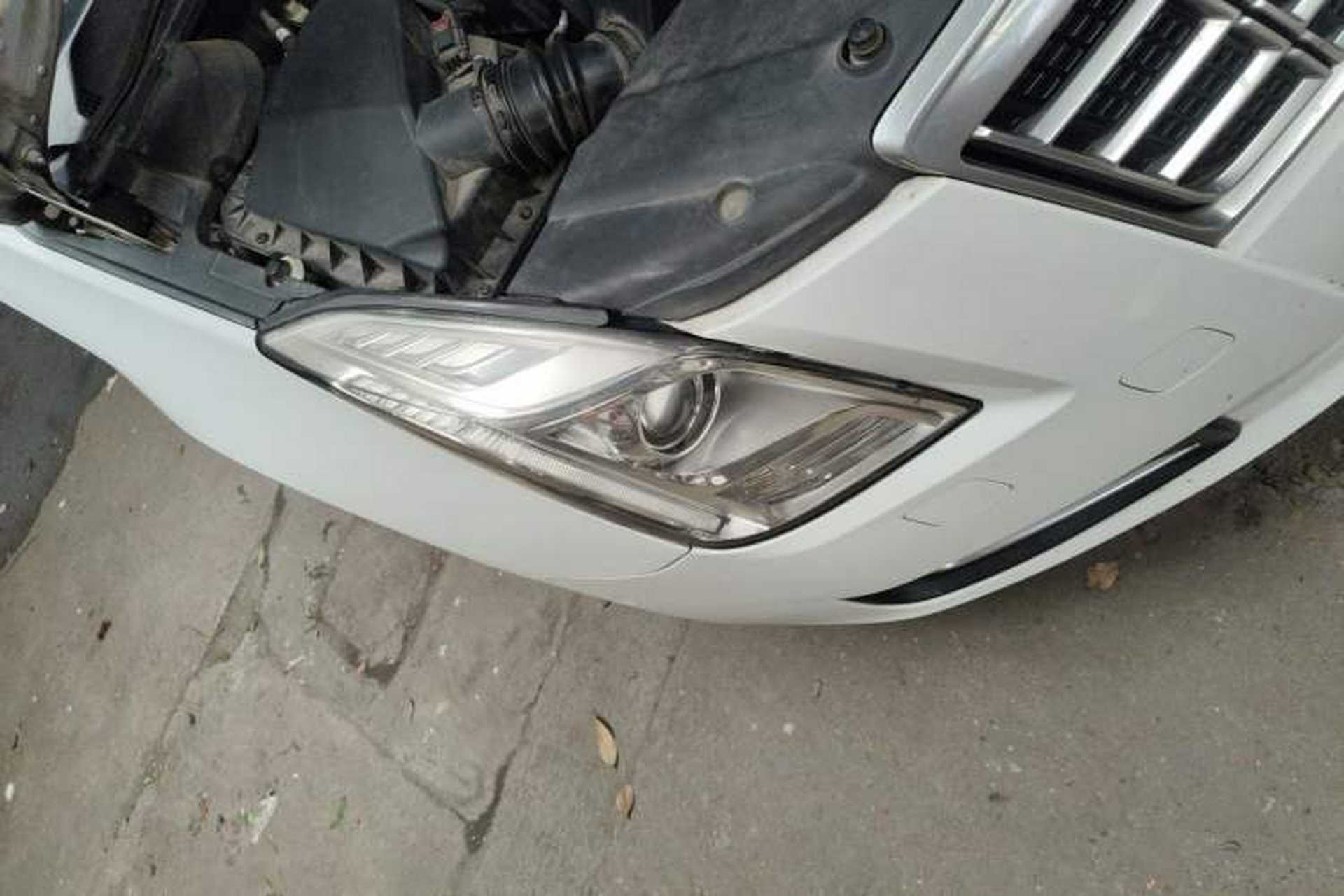 Used Cadillac XTS 2014 28T Comfort Version Right Front Headlight