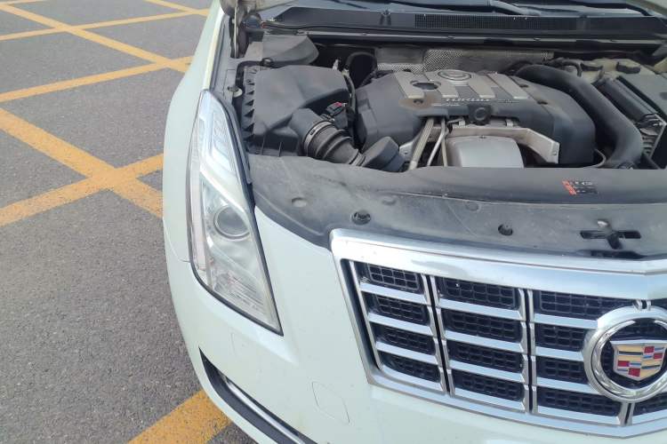 Used Cadillac XTS 2014 28T Comfort Version Right Front Headlight