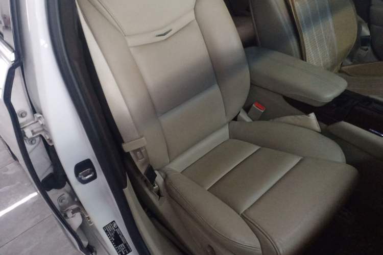 Used Cadillac XTS 2014 28T Comfort Version Right Front Seat