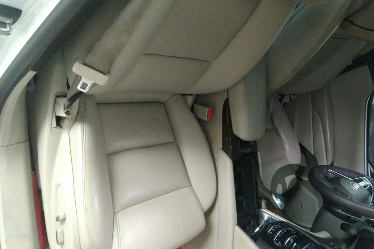 Used Cadillac XTS 2014 28T Comfort Version Right Front Seat