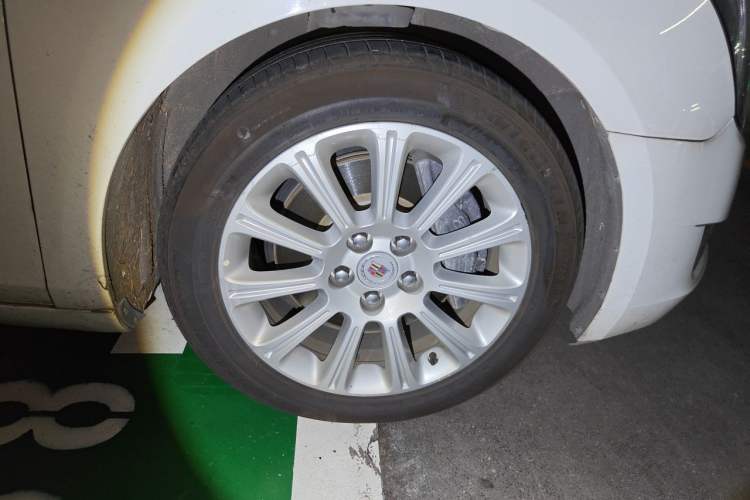 Used Cadillac XTS 2014 28T Luxury Model Right Front Wheel Hub