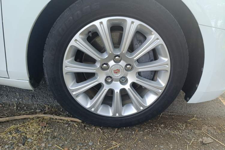 Used Cadillac XTS 2014 28T Comfort Version Right Front Wheel Hub