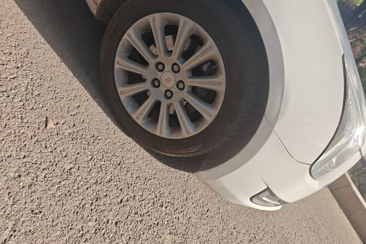 Used Cadillac XTS 2014 28T Comfort Version Right Front Wheel Hub