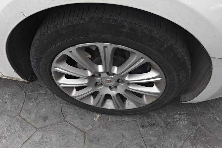 Used Cadillac XTS 2014 28T Comfort Version Right Front Wheel Hub
