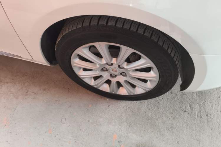 Used Cadillac XTS 2014 28T Comfort Version Right Front Wheel Hub