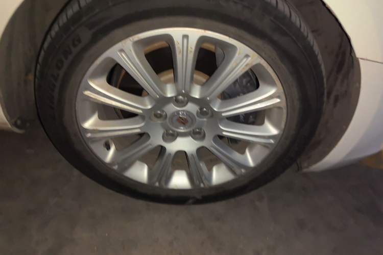 Used Cadillac XTS 2014 28T Comfort Version Right Front Wheel Hub