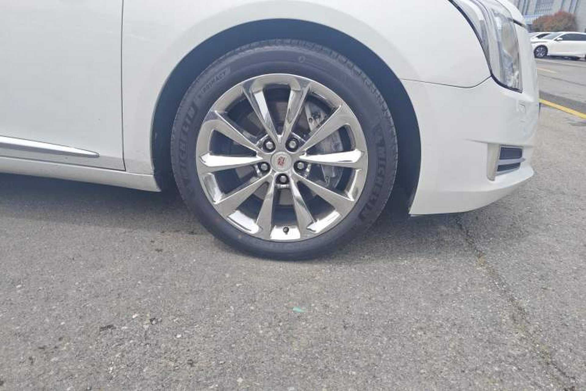 Used Cadillac XTS 2014 28T Platinum Edition Right Front Wheel Hub