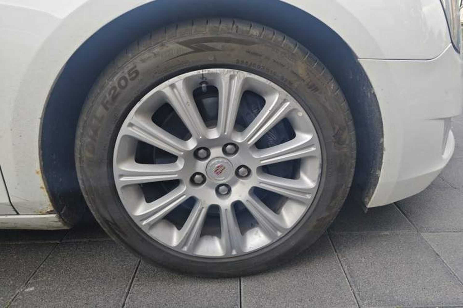 Used Cadillac XTS 2014 28T Elite Edition Right Front Wheel Hub