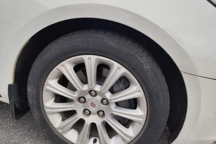 Used Cadillac XTS 2014 28T Luxury Model Right Front Wheel Hub