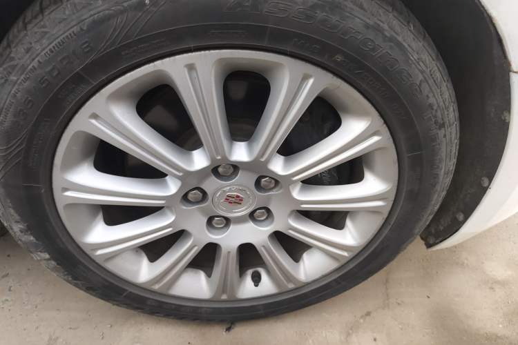 Used Cadillac XTS 2014 28T Comfort Version Right Front Wheel Hub