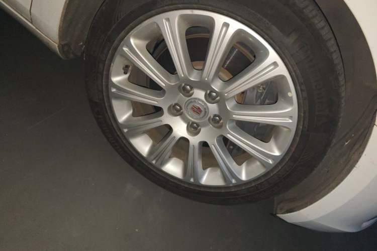 Used Cadillac XTS 2014 28T Elite Edition Right Front Wheel Hub