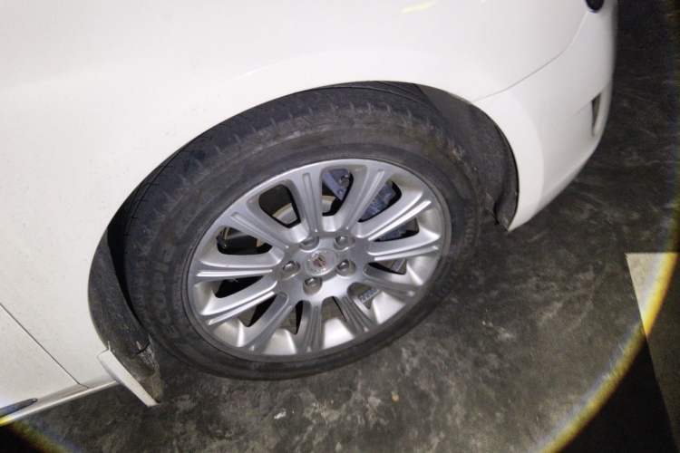 Used Cadillac XTS 2014 28T Comfort Version Right Front Wheel Hub