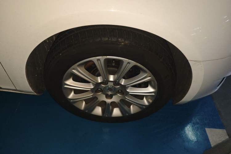 Used Cadillac XTS 2014 28T Comfort Version Right Front Wheel Hub