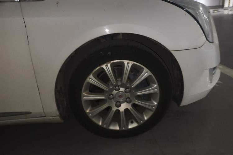Used Cadillac XTS 2014 28T Elite Edition Right Front Wheel Hub