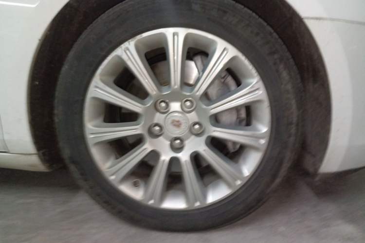 Used Cadillac XTS 2014 28T Luxury Model Right Front Wheel Hub