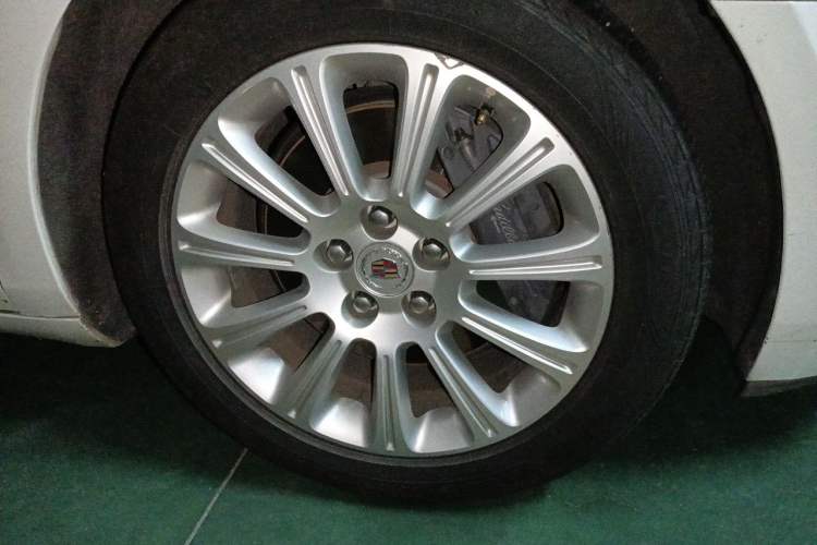Used Cadillac XTS 2014 28T Comfort Version Right Front Wheel Hub