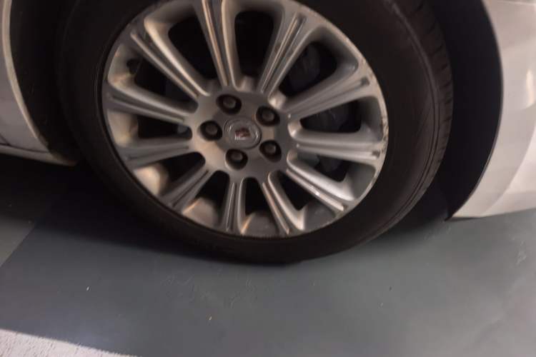 Used Cadillac XTS 2014 28T Comfort Version Right Front Wheel Hub