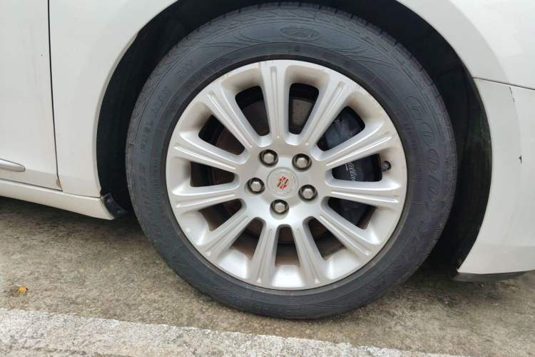 Used Cadillac XTS 2014 28T Comfort Version Right Front Wheel Hub