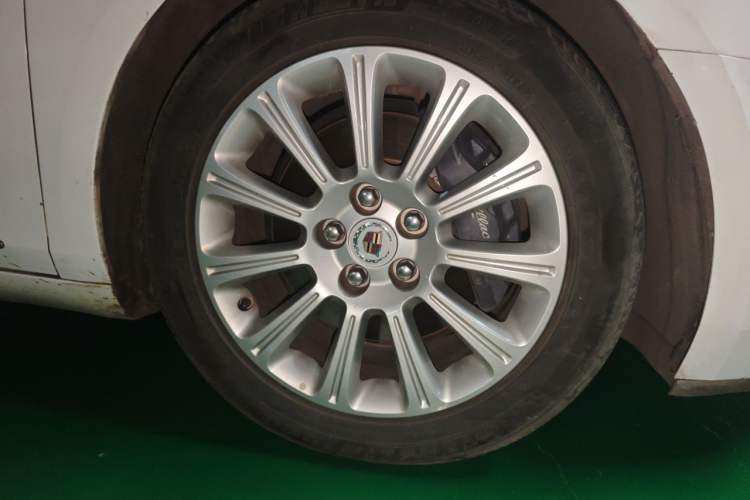 Used Cadillac XTS 2014 28T Luxury Model Right Front Wheel Hub