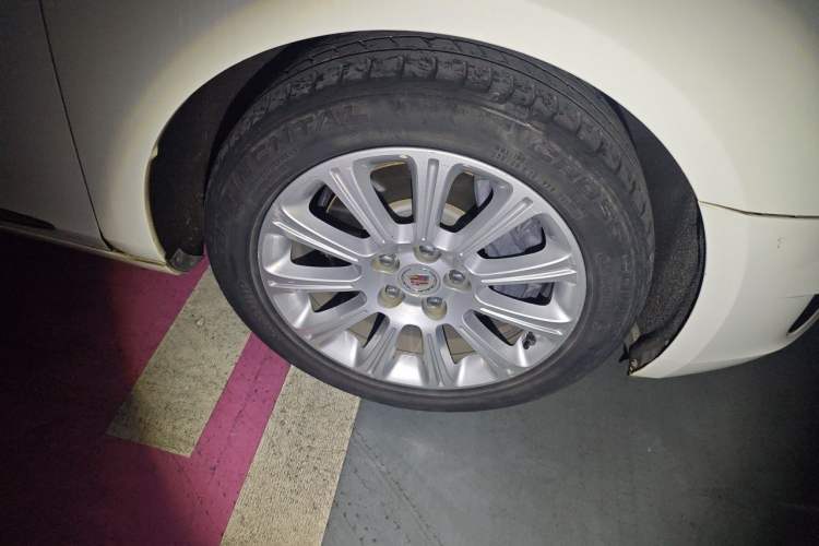 Used Cadillac XTS 2014 28T Comfort Version Right Front Wheel Hub