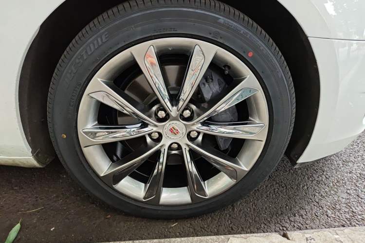 Used Cadillac XTS 2014 28T Platinum Edition Right Front Wheel Hub