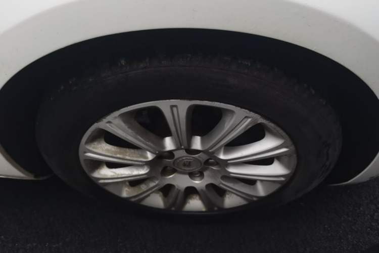 Used Cadillac XTS 2014 28T Comfort Version Right Front Wheel Hub